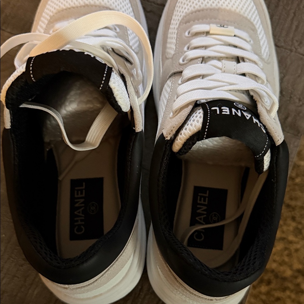 Chic Sneakers in Black and White - Picture 9 of 11